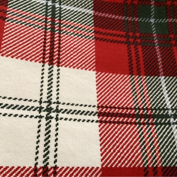 Threshold Red and Green Plaid Holiday Queen Sheet set. - Picture 4 of 8